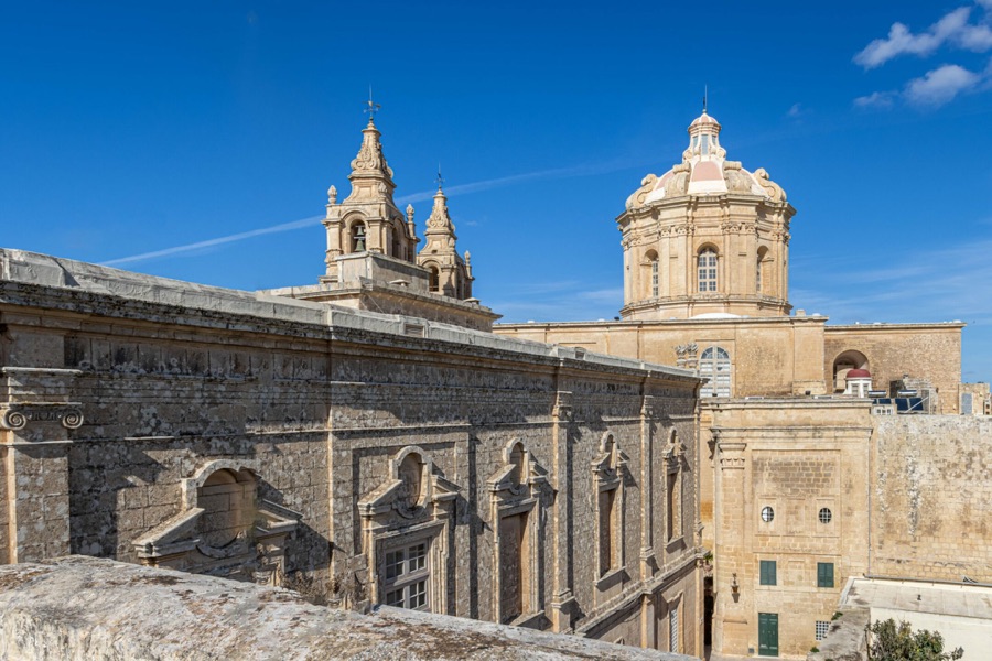 The Xara Palace — The setting